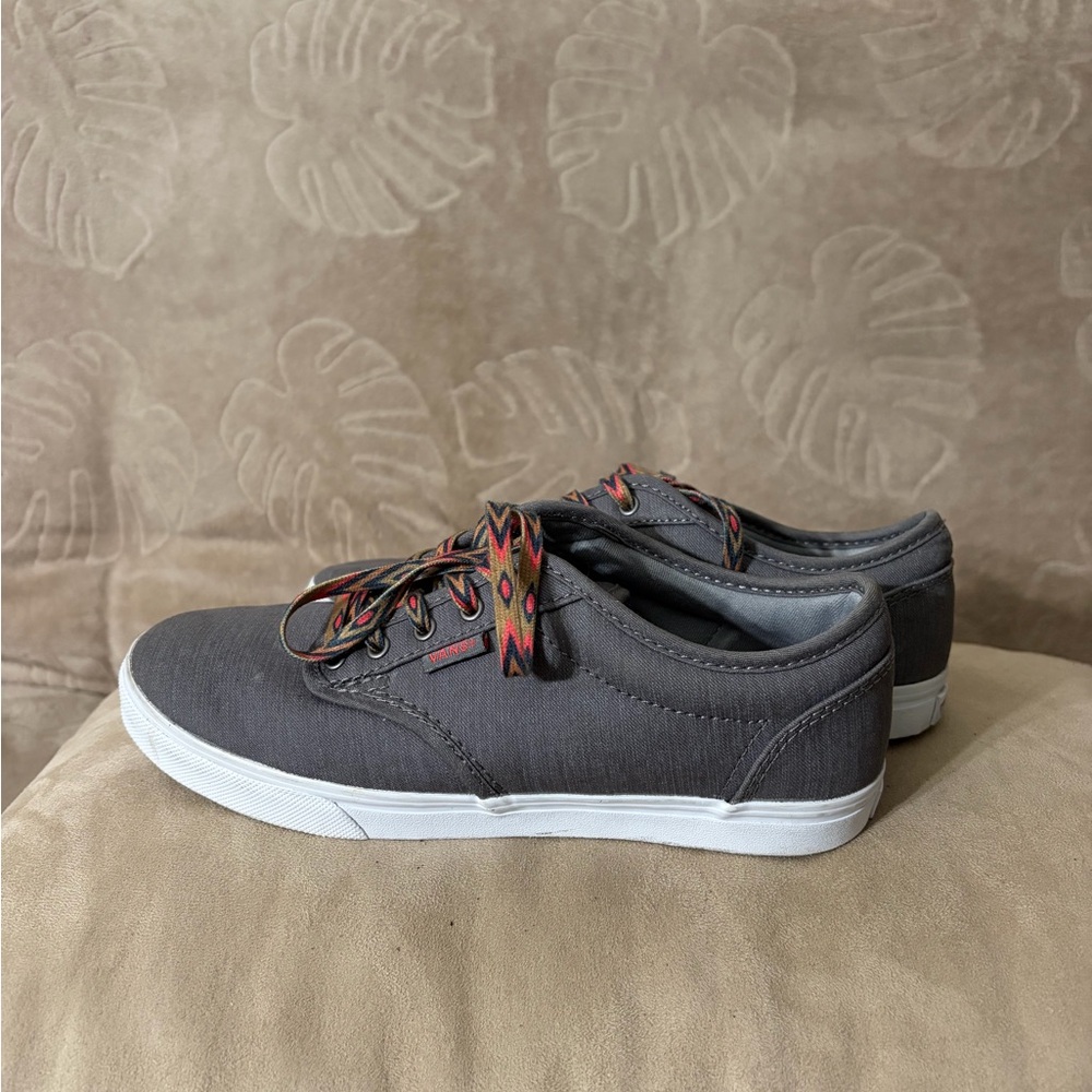 Vans Atwood Low (Tribal) Gray sneakers with patterned laces